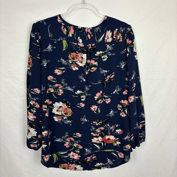 Fun2Fun Kenmore split neck blouse. Size large - Picture 8 of 9